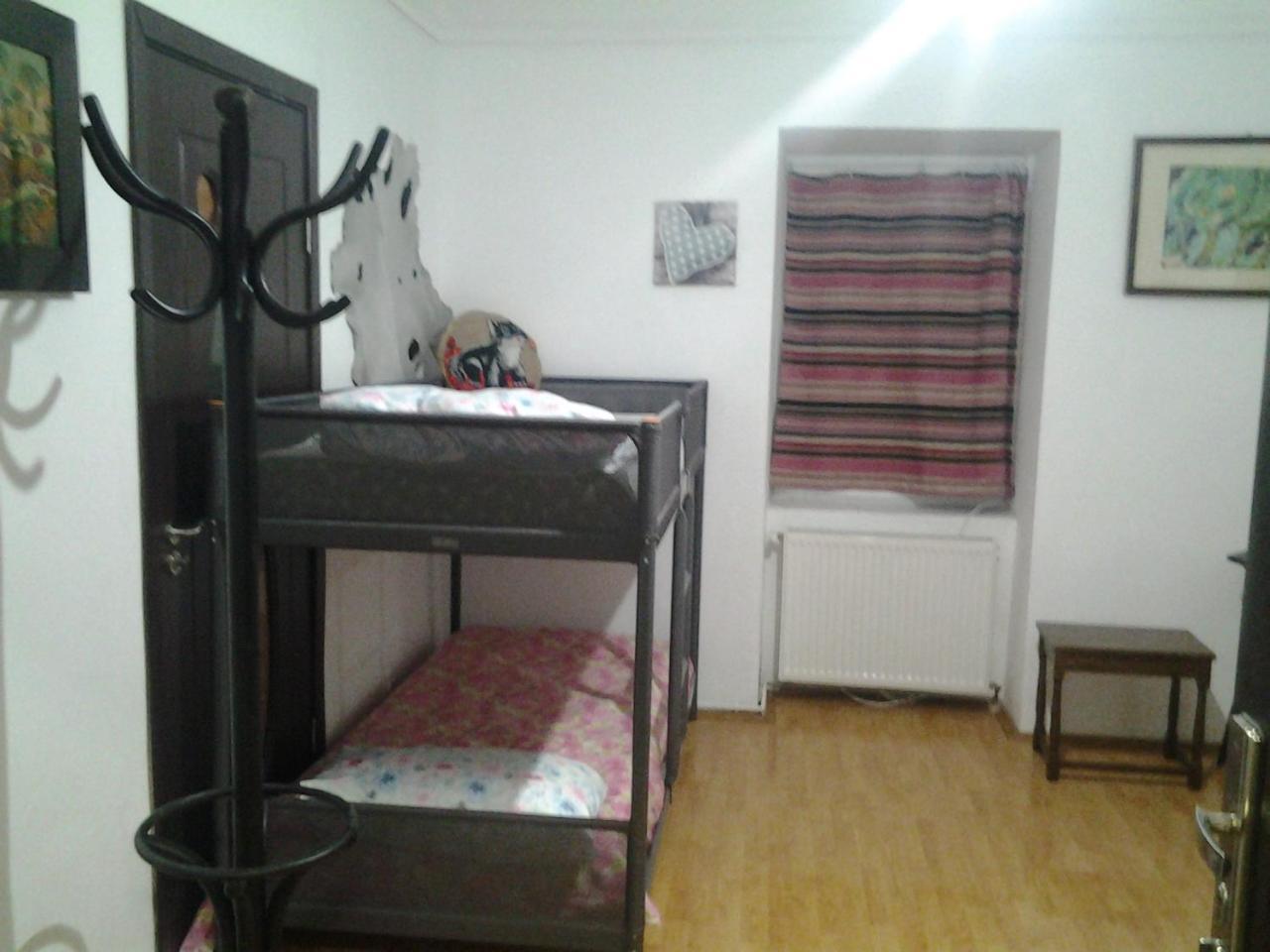 Leyla Hostel Брашов Екстер'єр фото