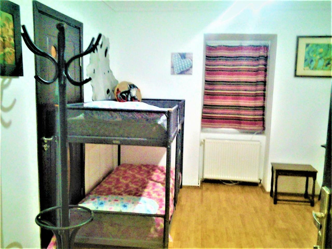 Leyla Hostel Брашов Екстер'єр фото