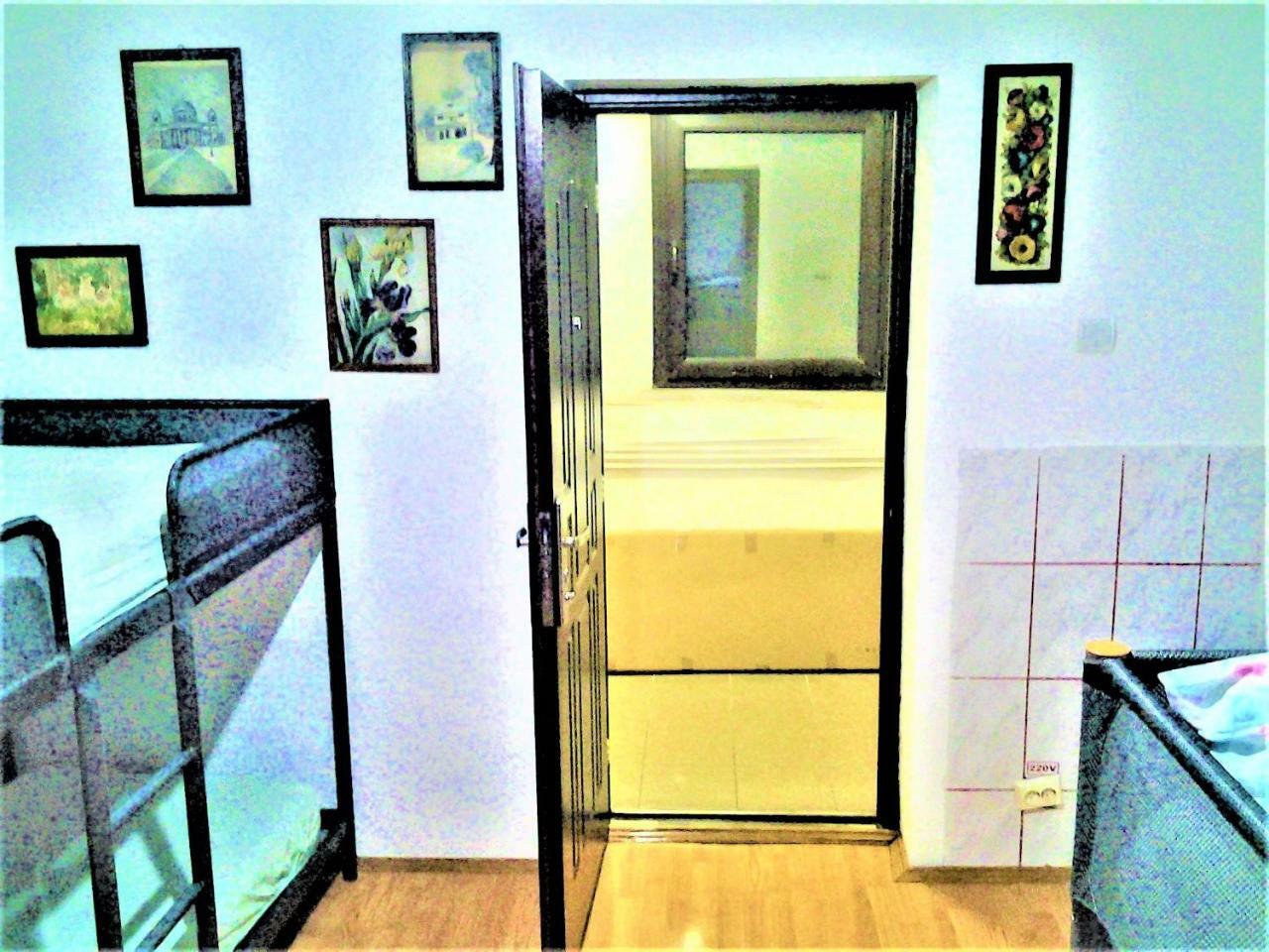 Leyla Hostel Брашов Екстер'єр фото